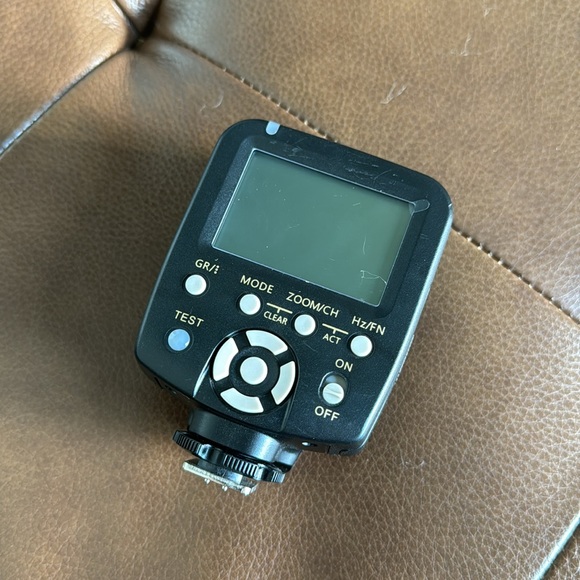 Yongnuo YN560-TX Manual Camera Flash Controller - Picture 4 of 4